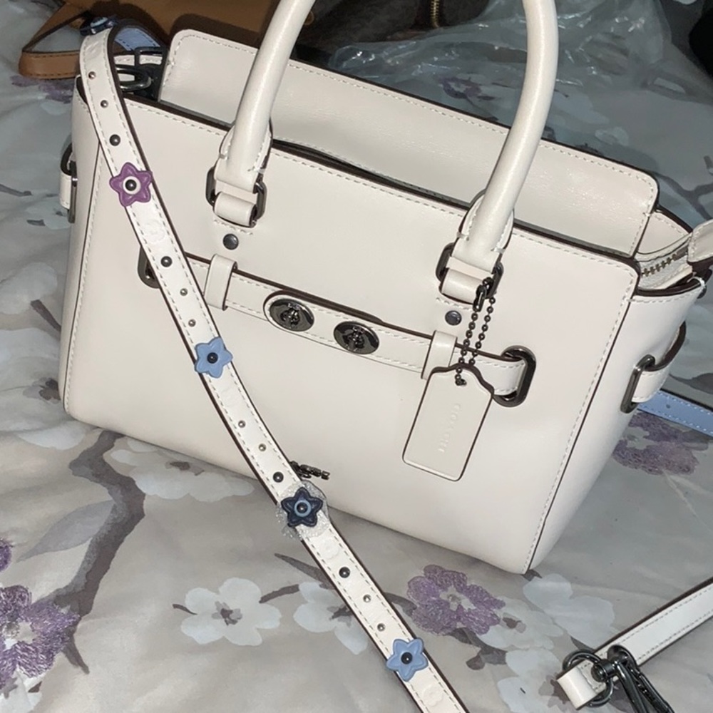 Coach Womens Creamish Handbag | Adjustable Strap | Used once, in great condition